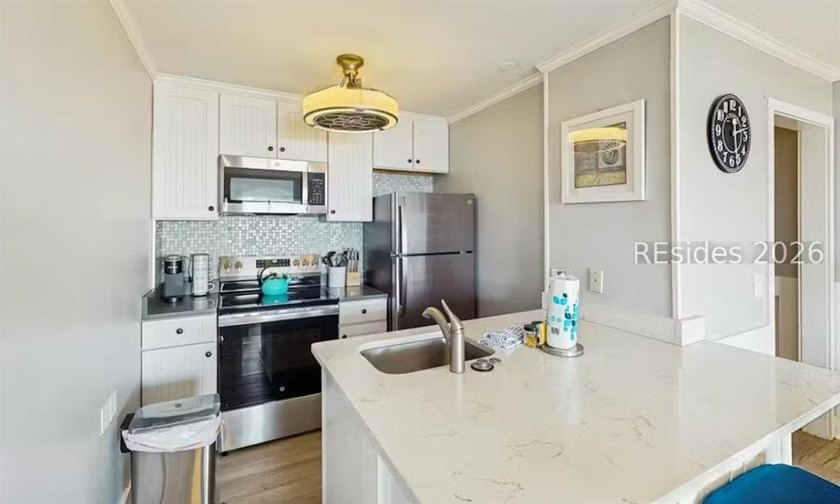 Gorgeous top floor, expansive ocean front view from your private - photo 6