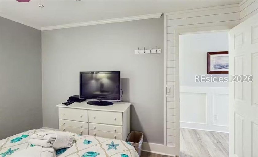 Gorgeous top floor, expansive ocean front view from your private - photo 9