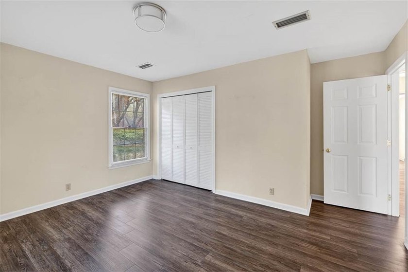 This is one of the most desirable locations and sought after - photo 31