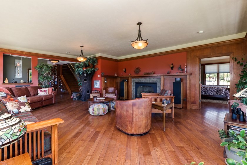 A property unlike any other in Mclean County- an all brick, 9 - photo 8