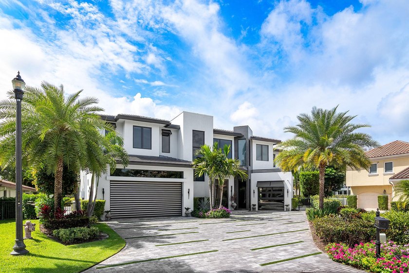 Welcome to 117 Thatch Palm Cove, located on the quietest - photo 2