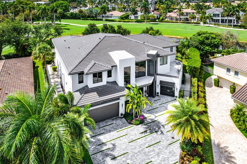 Welcome to 117 Thatch Palm Cove, located on the quietest - photo 4