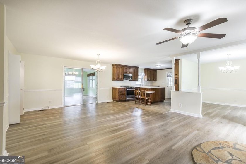 This move-in-ready, single-story 3-bedroom, 1.5-bathroom brick - photo 6