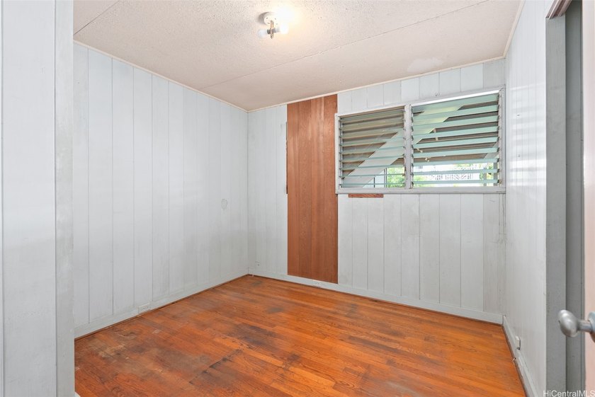 Spacious 6-bedroom, 3-bath home approximately 1968 sq. ft. of - photo 9