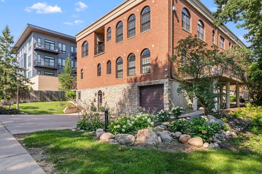 This is a rare opportunity to own an exceptional southwest - photo 2