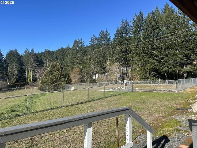 This bright and cheery 2/2 located up the Chetco River above the - photo 5