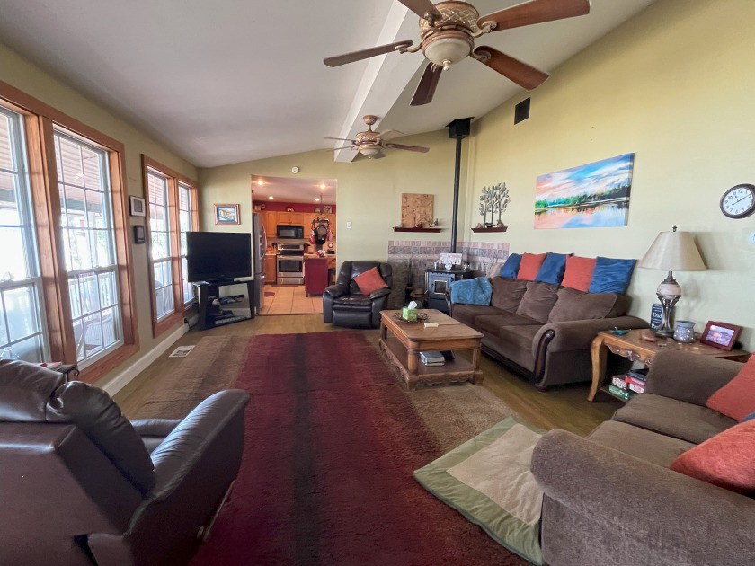Living Room with Lake Views - photo 6