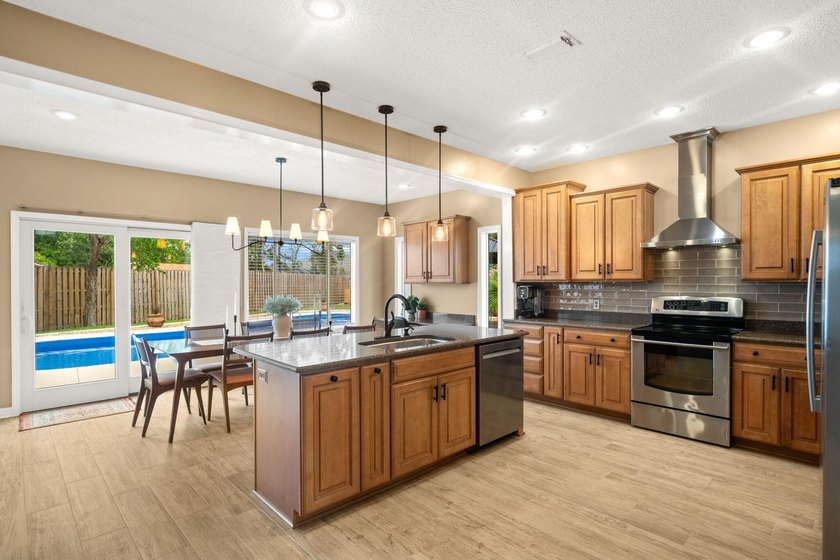 METICULOSULY Cared For, and one of the LOWEST PRICED per sq/ft - photo 8