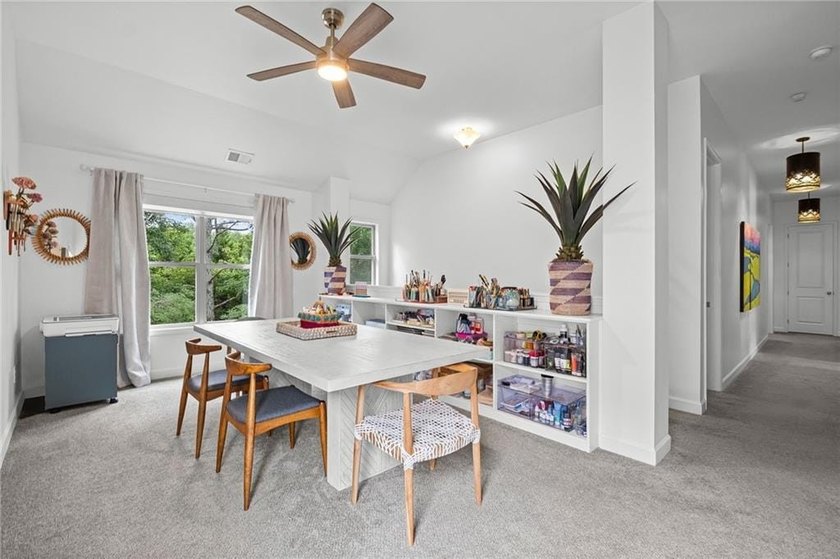 BEAUTIFUL OUTDOOR LIVING AND UPDATED KITCHEN &amp; OWNERS BATH IN - photo 18