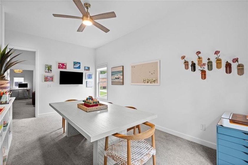BEAUTIFUL OUTDOOR LIVING AND UPDATED KITCHEN &amp; OWNERS BATH IN - photo 19