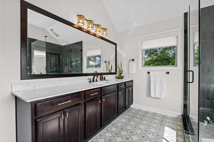 BEAUTIFUL OUTDOOR LIVING AND UPDATED KITCHEN &amp; OWNERS BATH IN - photo 23