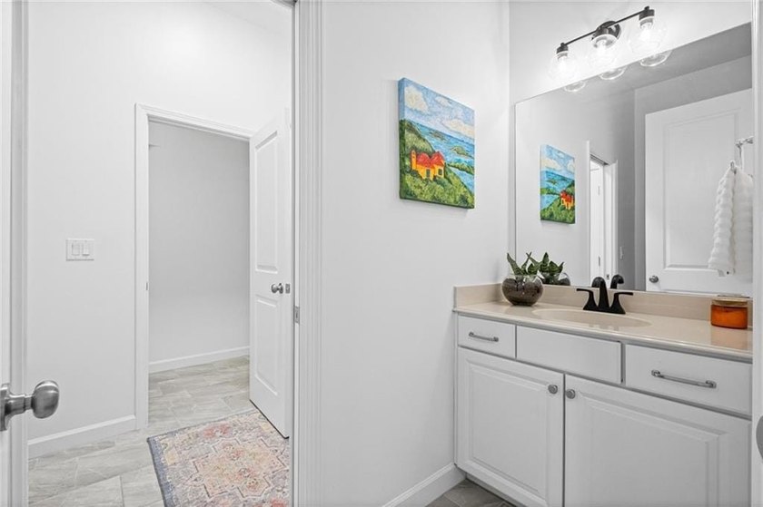 BEAUTIFUL OUTDOOR LIVING AND UPDATED KITCHEN &amp; OWNERS BATH IN - photo 26