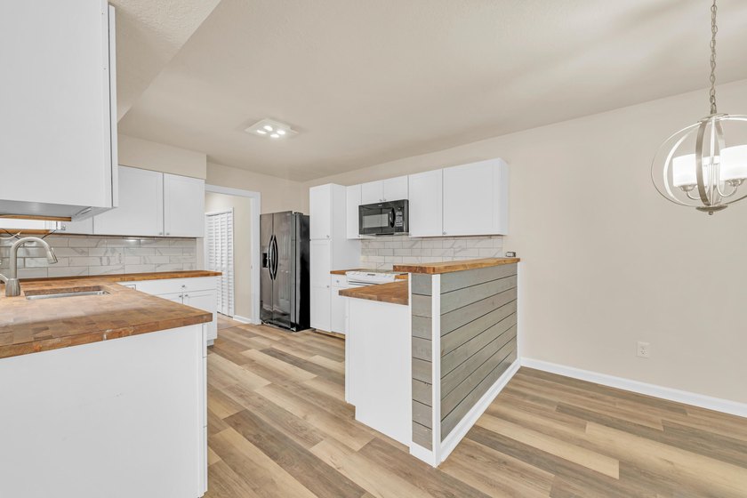 Move in ready and conveniently located near military bases - photo 10