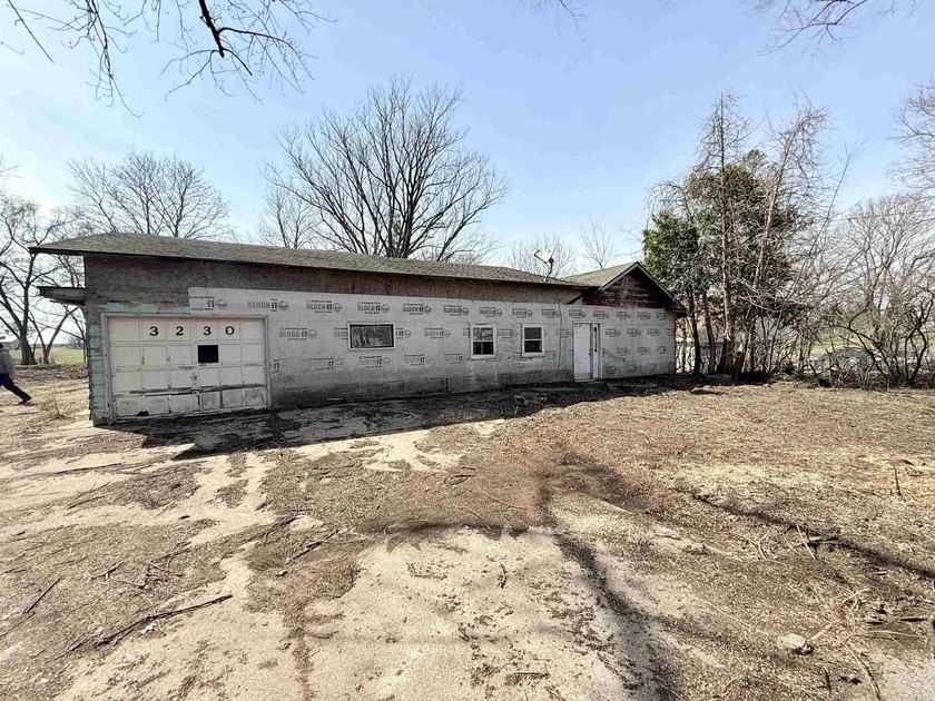 BACK ON THE MARKET! Tucked away on a quiet street in South - photo 30