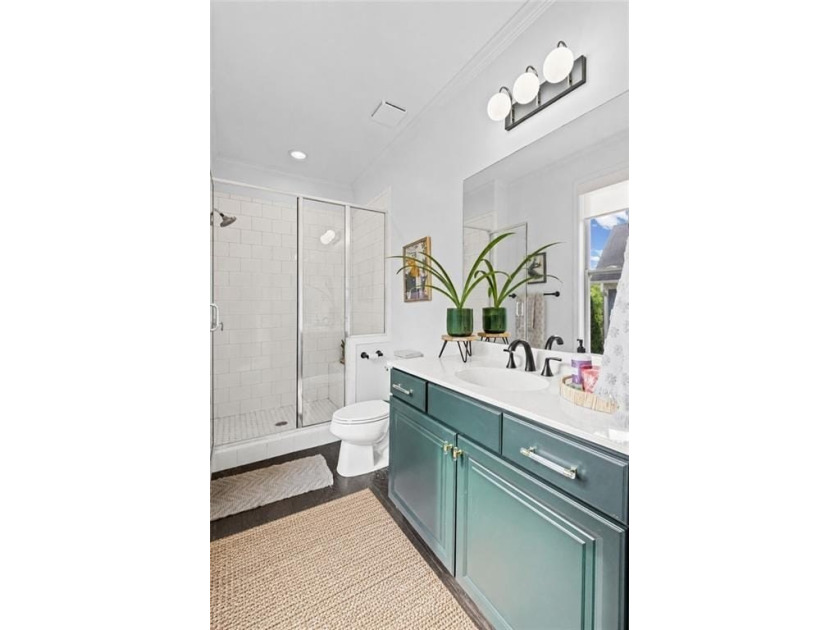 BEAUTIFUL OUTDOOR LIVING AND UPDATED KITCHEN &amp; OWNERS BATH IN - photo 32