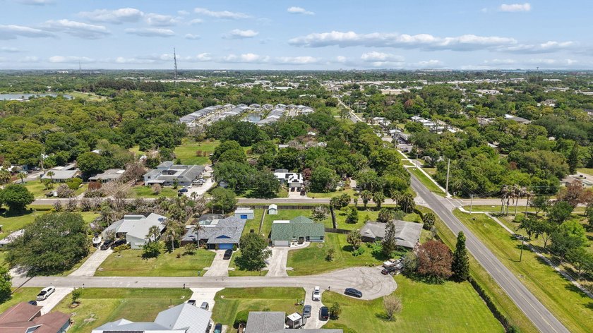 Welcome to 902 Egret Avenue in Fort Pierce! Tucked away on a - photo 44
