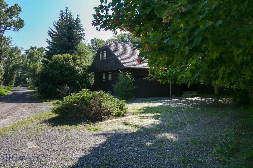 This is a charming 4-bedroom, 2-bathroom home located on Ninth - photo 57