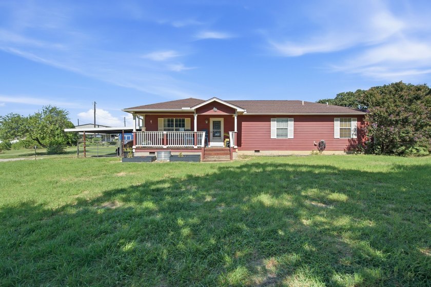 Country Living at Its Finest! Discover the perfect blend of - photo 3