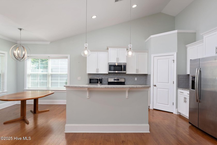 Charming home in an ideal location! This fabulous 3 bed 2 bath - photo 11