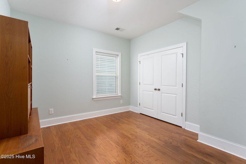 Charming home in an ideal location! This fabulous 3 bed 2 bath - photo 21