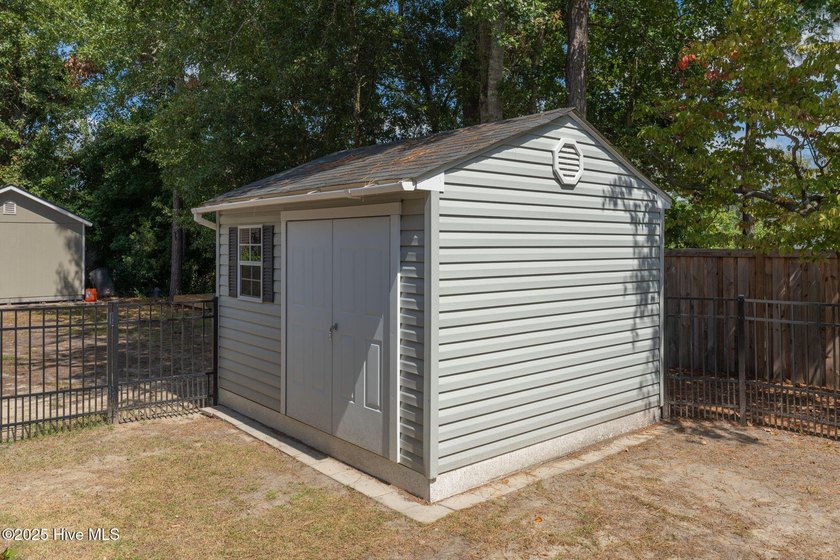 Charming home in an ideal location! This fabulous 3 bed 2 bath - photo 30