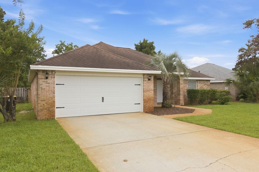 Lowest-priced home in Indian Lake AND a new roof with an - photo 2