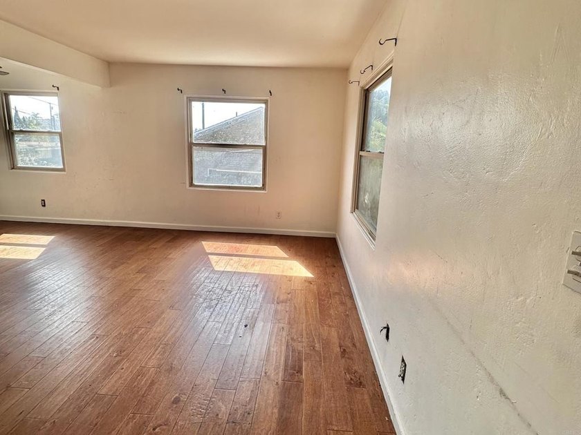 Welcome to 4156 Franklin Ave, San Diego! This 3-bedroom, 2-bath - photo 2