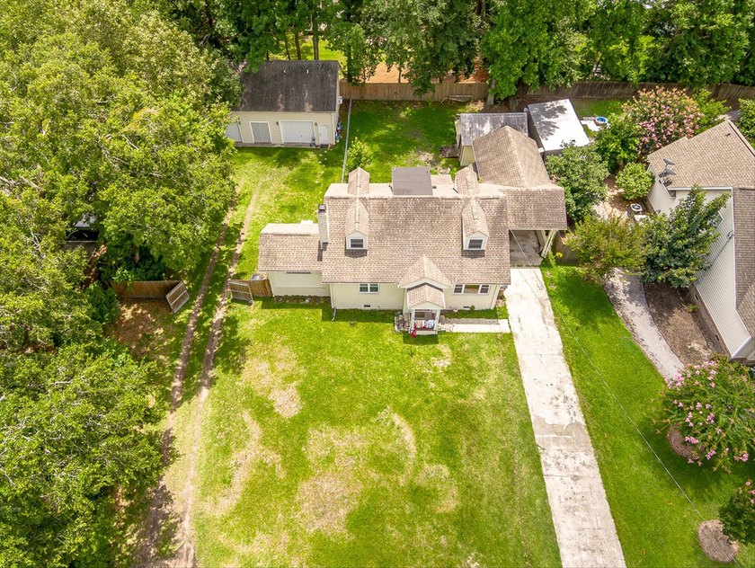Exceptional investment opportunity or future home! This 4- - photo 3
