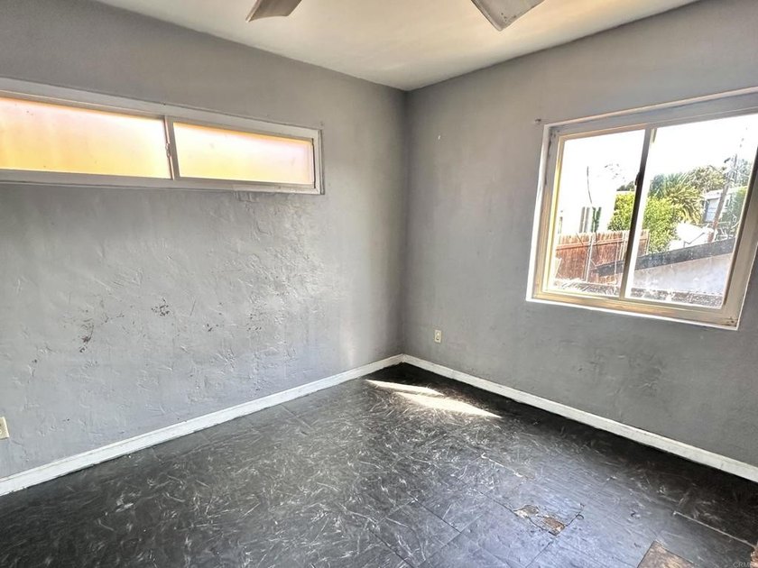 Welcome to 4156 Franklin Ave, San Diego! This 3-bedroom, 2-bath - photo 5