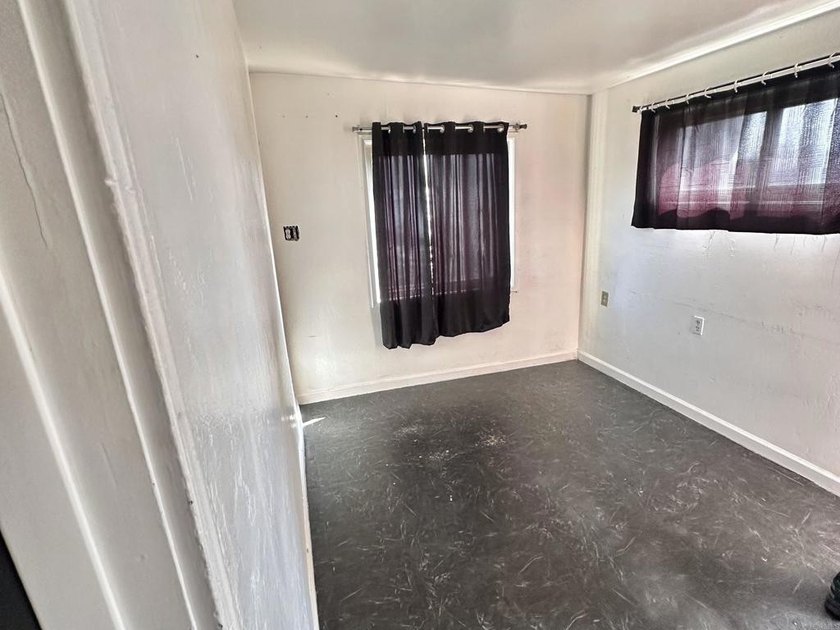 Welcome to 4156 Franklin Ave, San Diego! This 3-bedroom, 2-bath - photo 10
