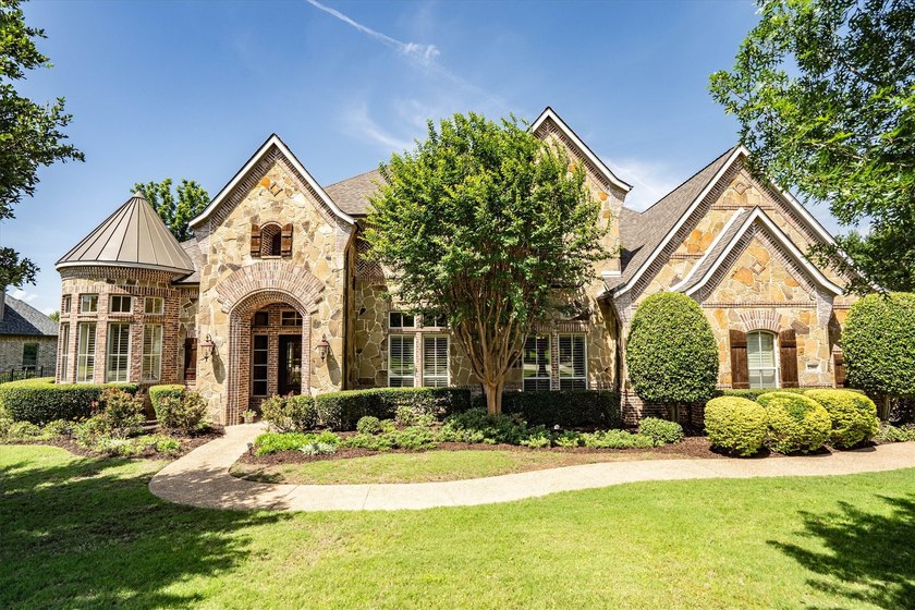 Experience refined living in the heart of Flower Mound's - photo 3