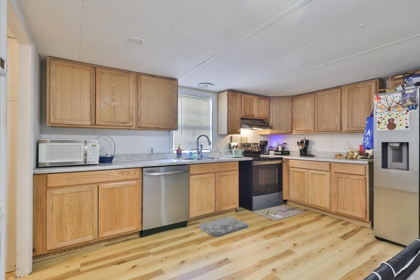 BACK ON THE MARKET AT NO FAULT OF THE SELLERS!!! Welcome home to - photo 4