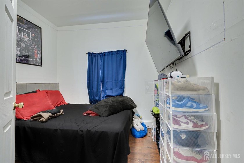 Incredible opportunity to Own and Rent !!! 1/2 Duplex 2-Family - photo 12