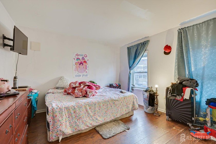 Incredible opportunity to Own and Rent !!! 1/2 Duplex 2-Family - photo 21