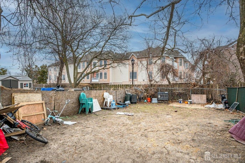 Incredible opportunity to Own and Rent !!! 1/2 Duplex 2-Family - photo 24
