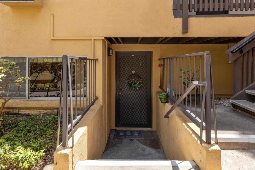Welcome to this well-kept 2-bedroom, 2 full bath condo with 894 - photo 4