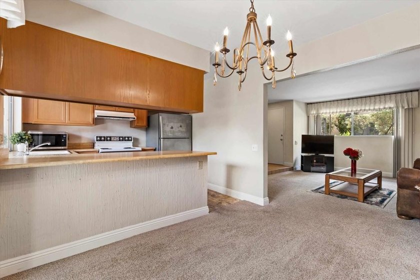 Welcome to this well-kept 2-bedroom, 2 full bath condo with 894 - photo 8