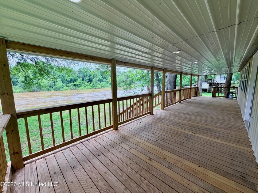 Riverfront Retreat With Panoramic Views, Sandbar Access &amp; Boat - photo 17