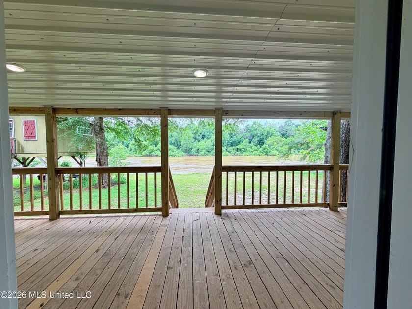 Riverfront Retreat With Panoramic Views, Sandbar Access &amp; Boat - photo 21