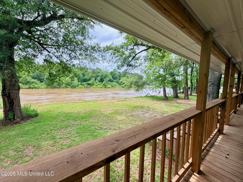 Riverfront Retreat With Panoramic Views, Sandbar Access &amp; Boat - photo 23