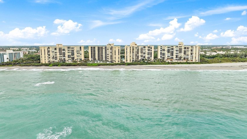 With The Most Amazing Water Views &amp; Amenities of a Luxury - photo 6