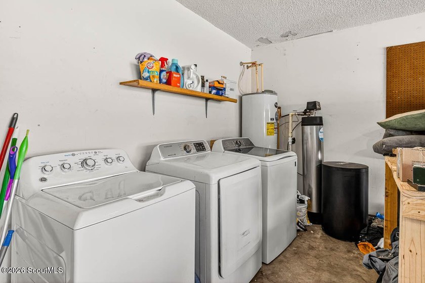 Welcome home to this charming 3-bedroom, 2-bath residence in the - photo 27