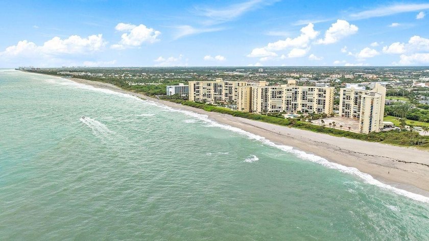 With The Most Amazing Water Views &amp; Amenities of a Luxury - photo 8