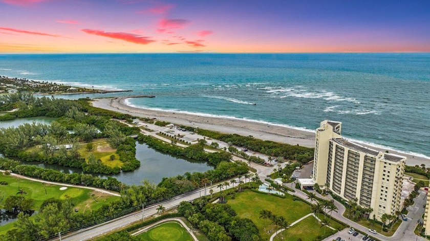 With The Most Amazing Water Views &amp; Amenities of a Luxury - photo 10
