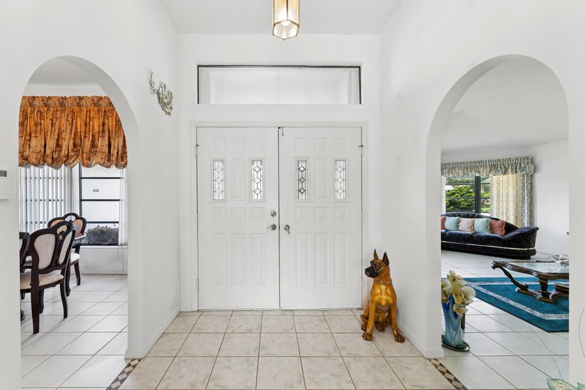 Welcome to this beautifully maintained 3-bedroom, 2-bathroom - photo 9
