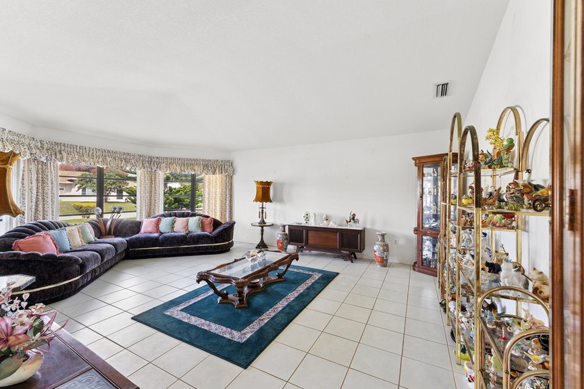 Welcome to this beautifully maintained 3-bedroom, 2-bathroom - photo 10