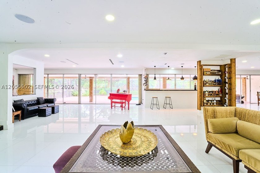 Exceptional opportunity to own a beautifully renovated 5-acre - photo 11
