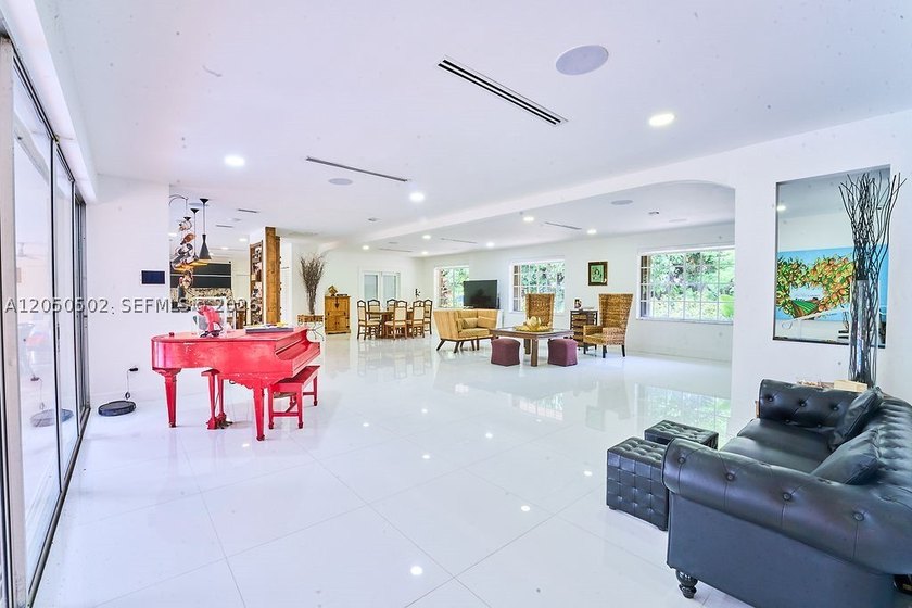 Exceptional opportunity to own a beautifully renovated 5-acre - photo 12
