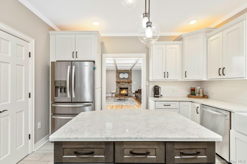 Exquisite Resort-Style Retreat in East Quogue. Recently - photo 18