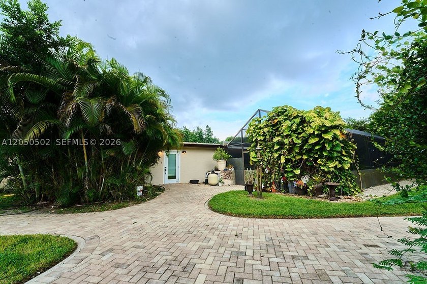 Exceptional opportunity to own a beautifully renovated 5-acre - photo 19